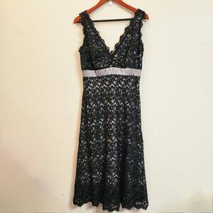 TADASHI SHOJI COLLECTION Black Lace Gray Lined Evening Dress Women 10 Stunning